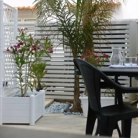 Charm تيراسيني