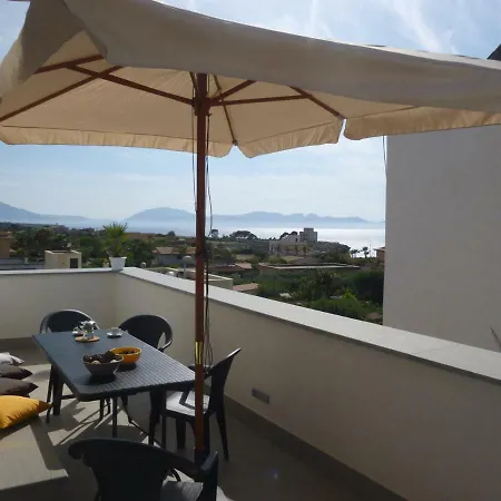 بيت للعطل Charm تيراسيني